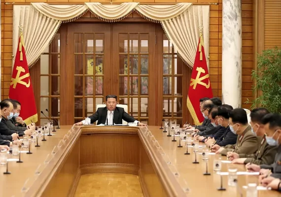 Coreia do Norte gera alerta internacional ao se recusar a vacinar população