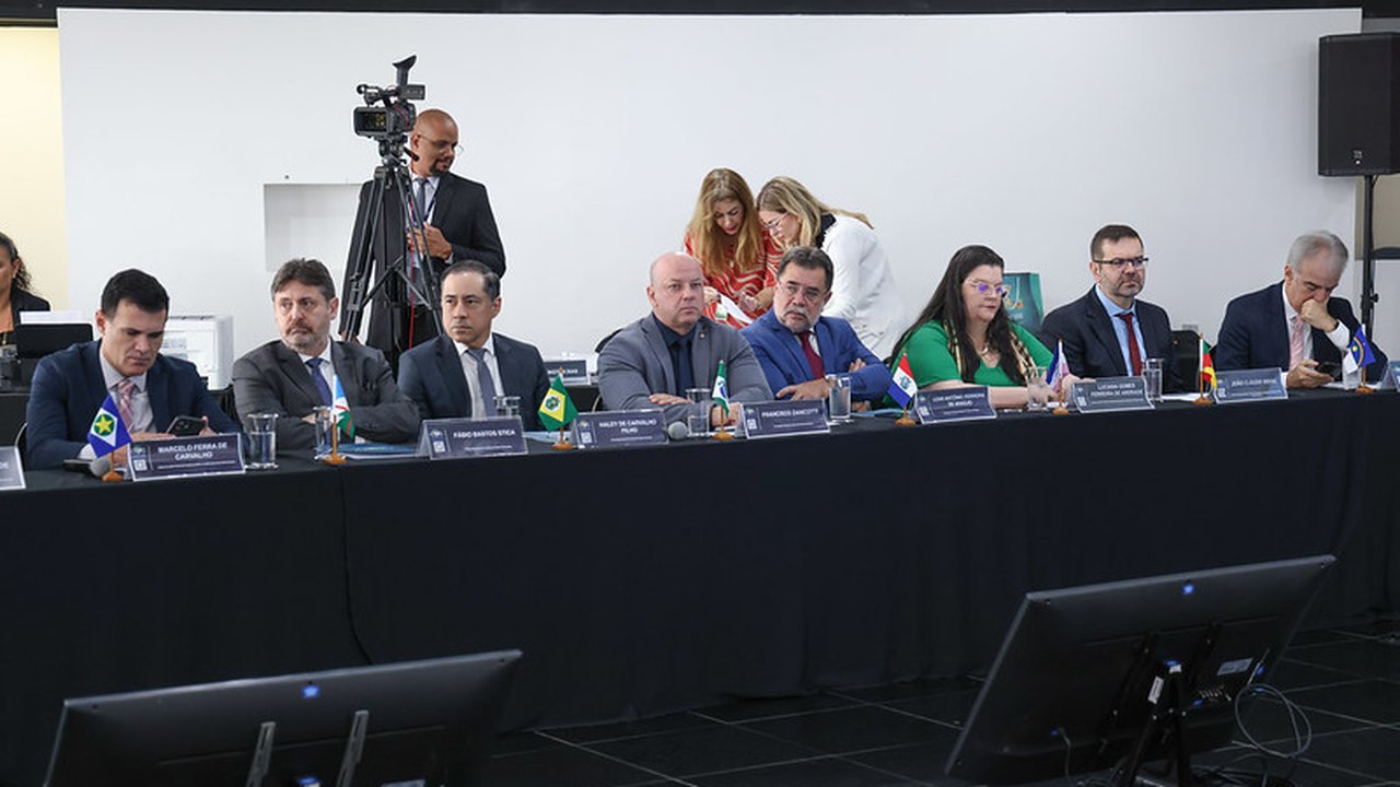 ”Combater a fome também é contribuir para a redução da pobreza e da desigualdade”, diz Lean Araujo após assinar pacto em Brasilia