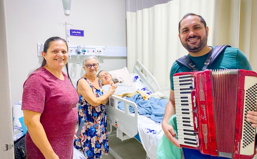 Música, alegria e cuidado: iniciativa leva leveza a pacientes do Hospital da Cidade, em Maceió