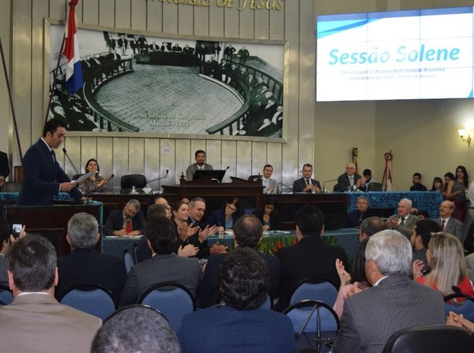 Sessão solene na ALE presta homenagem aos 40 anos da ABIH/AL