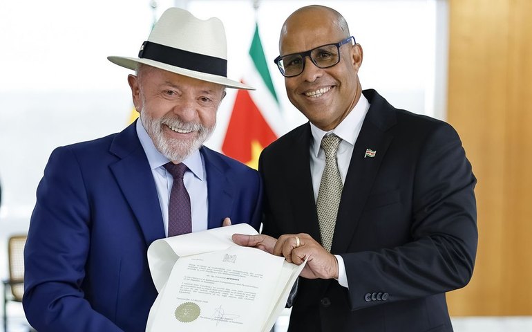 Lula recebe credenciais de sete novos embaixadores