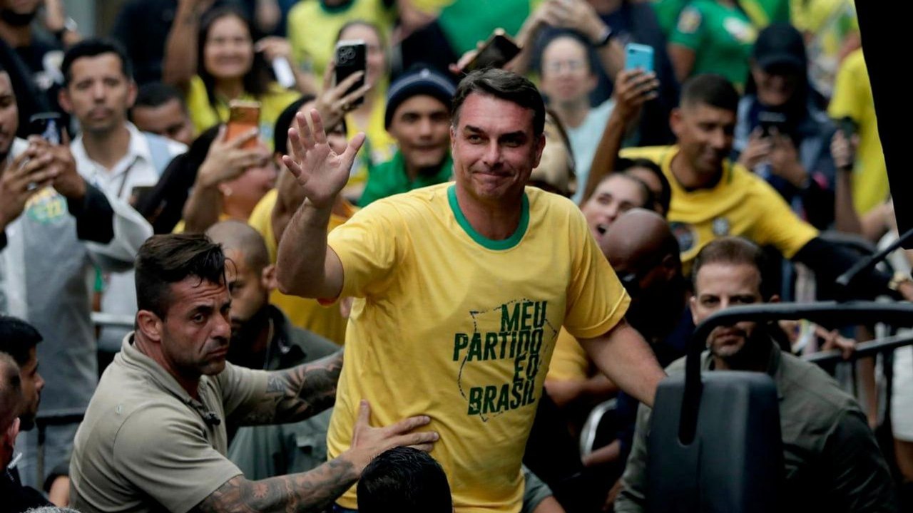 Flávio Bolsonaro busca reduzir dependência do Brasil em relação à China