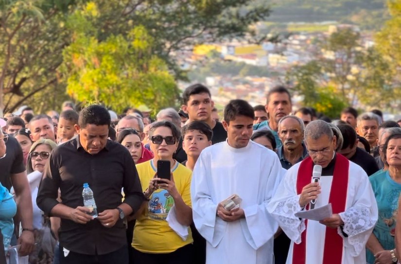 12ª Edição da Via-Sacra de Palmeira é marcada pela emoção e mobiliza fiéis de várias cidades do estado