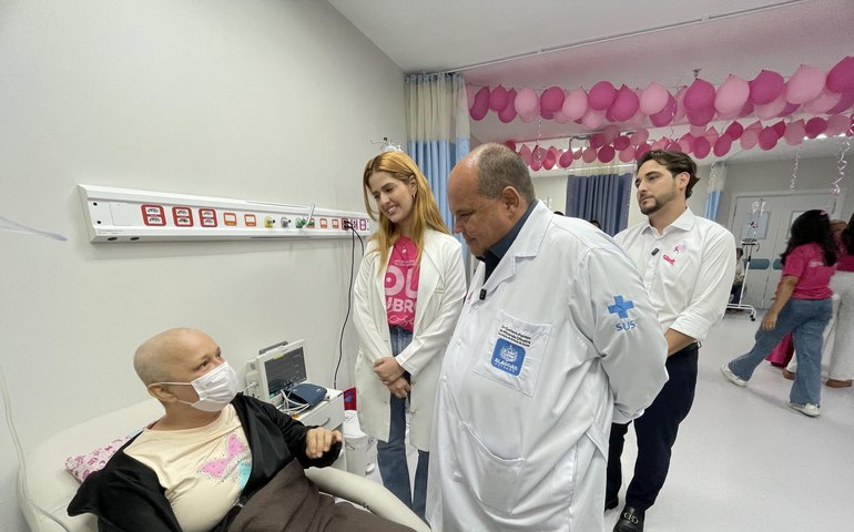 Secretário de Estado da Saúde participa de acolhimento a mulheres que tratam o câncer de mama