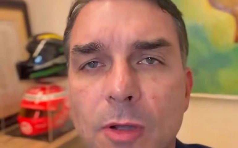 'Me puxa para baixo', 'é do Valdemar' e 'ligar para Tarcísio': as anotações de Flávio Bolsonaro sobre o PL na eleição de 2026