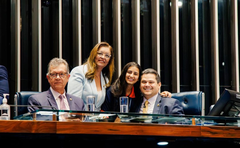Senadora Dra. Eudócia leva aluna vencedora do concurso Jovem Senador para conhecer o presidente do Senado, senador Davi Alcolumbre