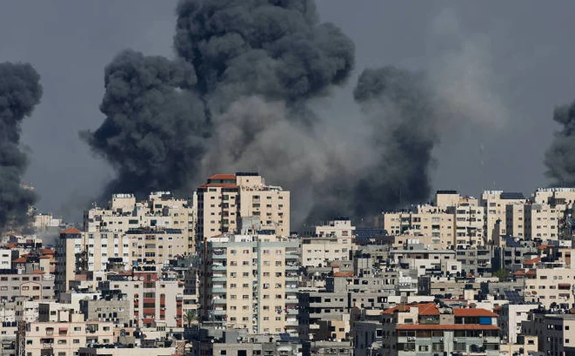 Ministério da Saúde de Gaza acusa Israel de bombardear hospital