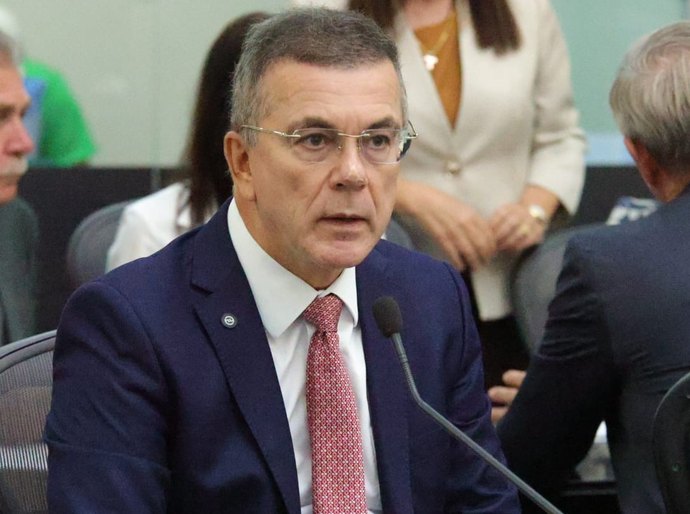 Ronaldo Medeiros ressalta investimentos nas universidades estaduais e avanços na educação pública