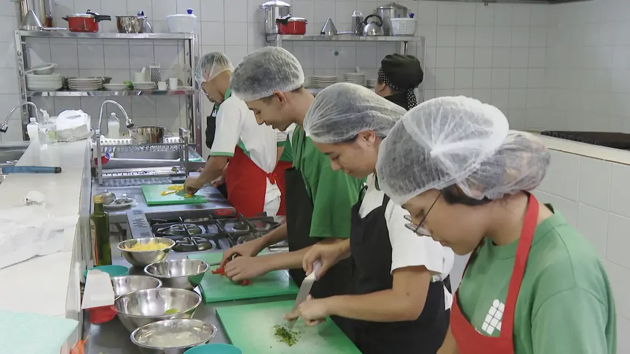 Desemprego até maio cai para 5,6%, o menor já registrado no período