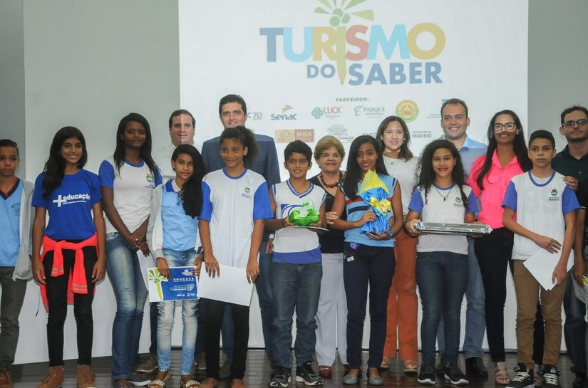Prefeitura de Maceió premia alunos do Projeto Turismo do Saber
