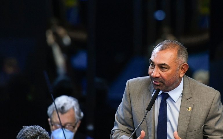Senador Telmário Mota é acusado de assediar filha de 17 anos, diz site
