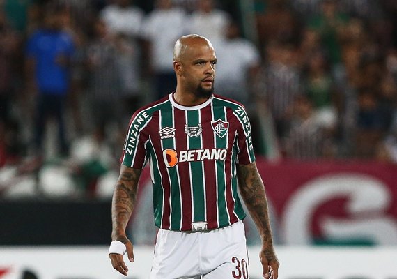 Felipe Melo é expulso após agredir funcionário do Atlético-GO em derrota do Fluminense