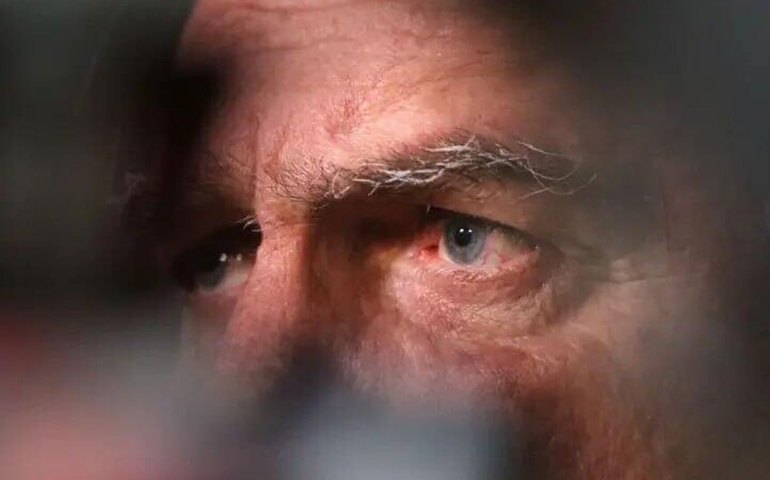 Moraes mantém prisão domiciliar de Bolsonaro por risco de fuga