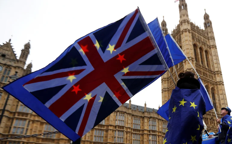 EUA e Reino Unido promovem ataques contra 18 alvos em 8 áreas controladas por houthis no Iêmen