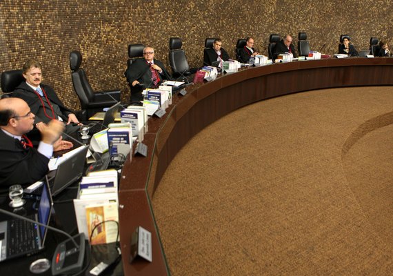 Pleno tem 17 processos em pauta nesta terça-feira