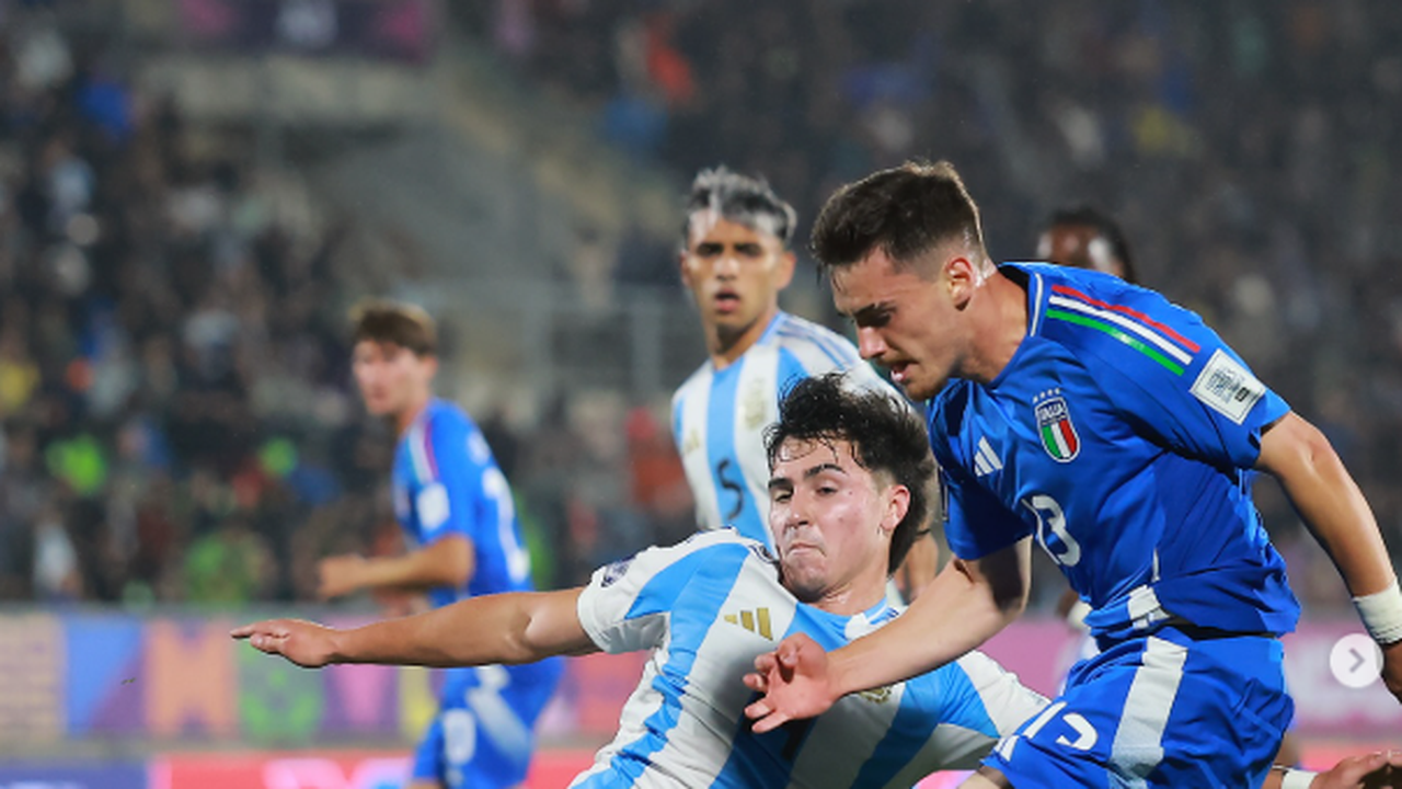 Antes de final do Mundial Sub-20, capitães de Argentina e Marrocos posam com troféu no mirante mais alto da América do Sul