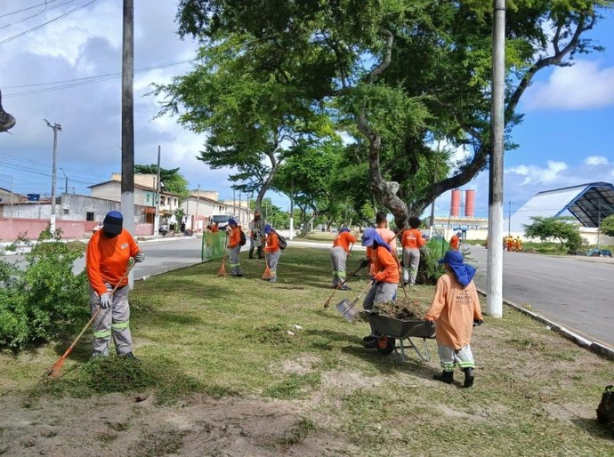 Limpeza Urbana realiza mutirão de manutenção com apoio das equipes do Projeto Praça é Massa