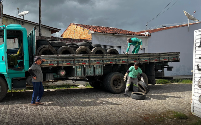 Prefeitura de Penedo recolhe mais de 8 toneladas de pneus no primeiro semestre deste ano