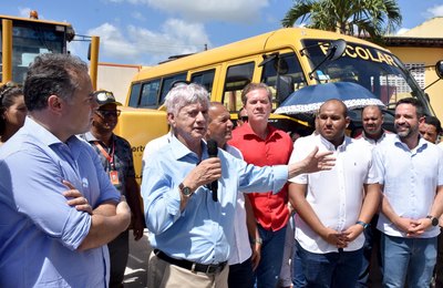 Matriz recebe nova creche e equipamentos do Estado durante festa de emancipação