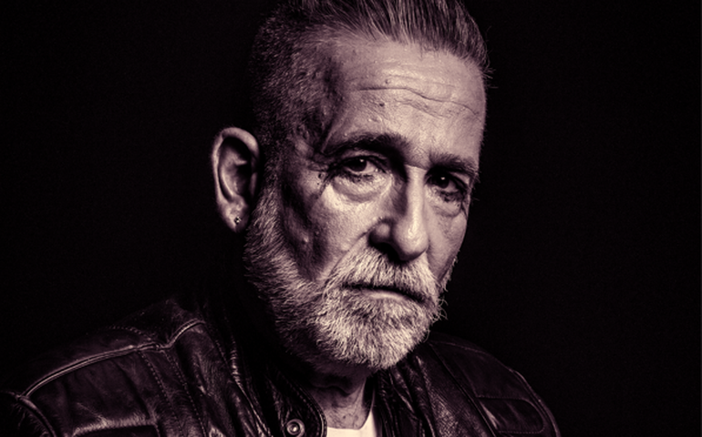 Thomas Roth revisita obra e lança single inédito