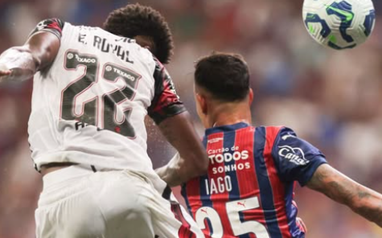 Flamengo tem dois expulsos, perde para o Bahia e Palmeiras assume a liderança