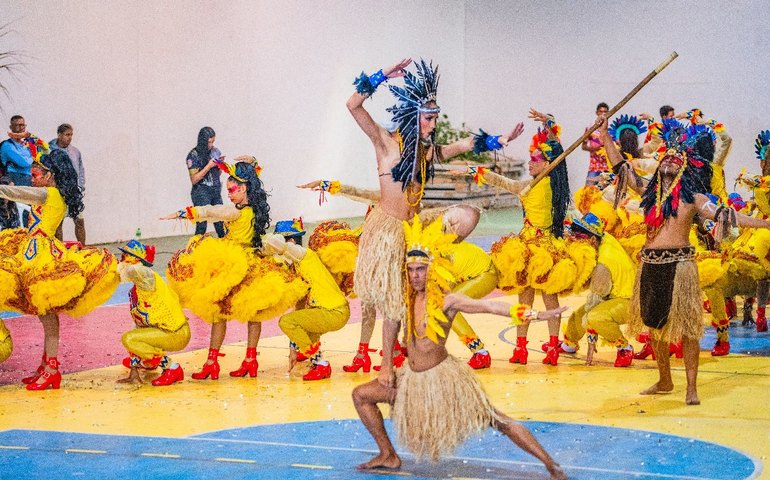 Protesto, crítica e inclusão social são temáticas abordadas pelas juninas no último dia de apresentações do Circuito de Quadrilhas