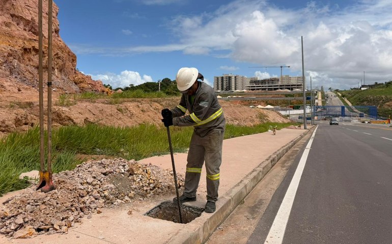 Prefeitura inicia implantação de rede de iluminação pública em nova avenida de Cruz das Almas