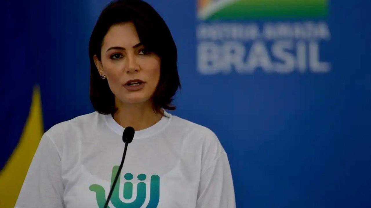 Michelle Bolsonaro ameaça desistir de candidatura ao Senado após crise com Flávio