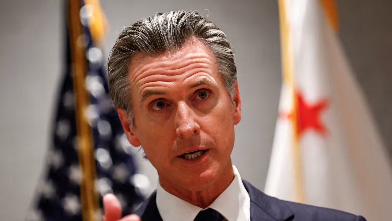 Gavin Newsom declara apoio à candidatura de Kamala Harris