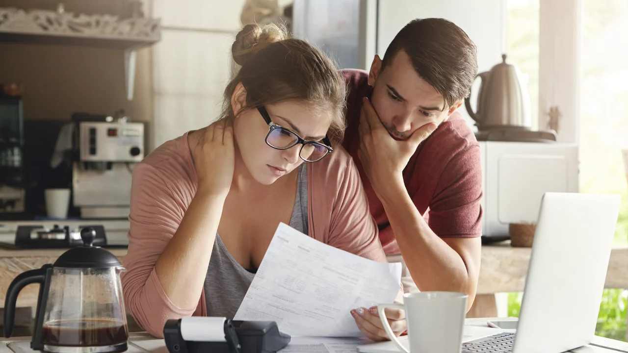 Até que ponto o crédito fácil está empurrando o consumidor para o endividamento?