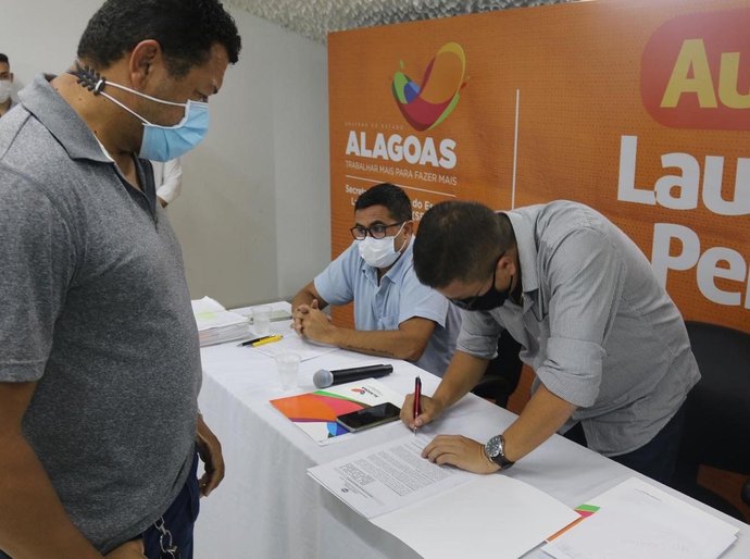 Com mais de R$ 600 mil de apoio, Selaj assina contratos do edital Yohansson Nascimento
