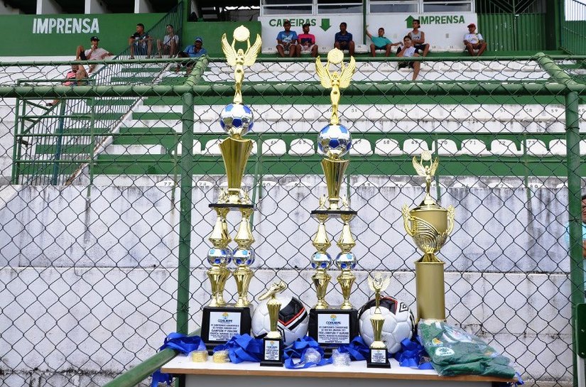 Náutico levanta taça do Campeonato de Futebol Amador de Coruripe
