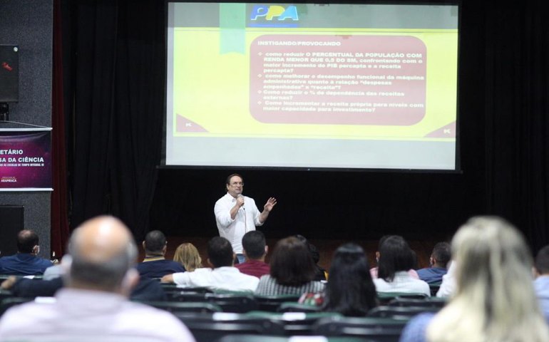 Luciano e gestores do município debatem Plano Plurianual