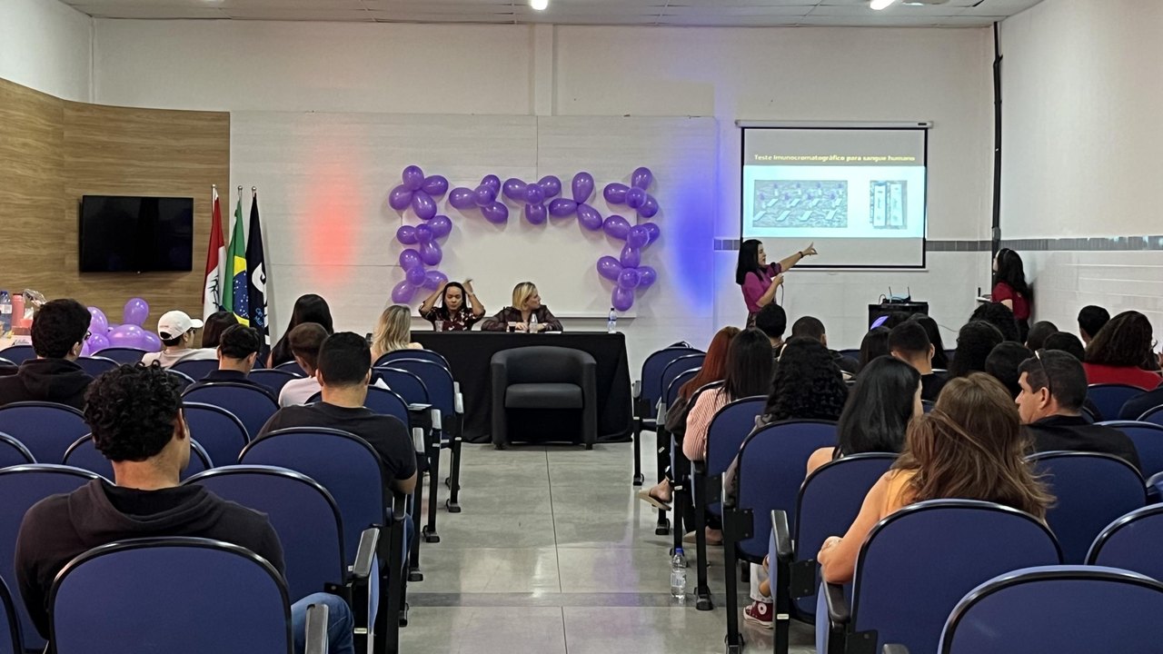 Universitários conhecem serviços da Polícia Científica no atendimento a mulheres vítimas de violência