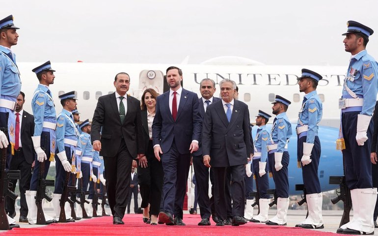 Sem acordo de paz entre EUA e Irã, Trump promete fechar Ormuz