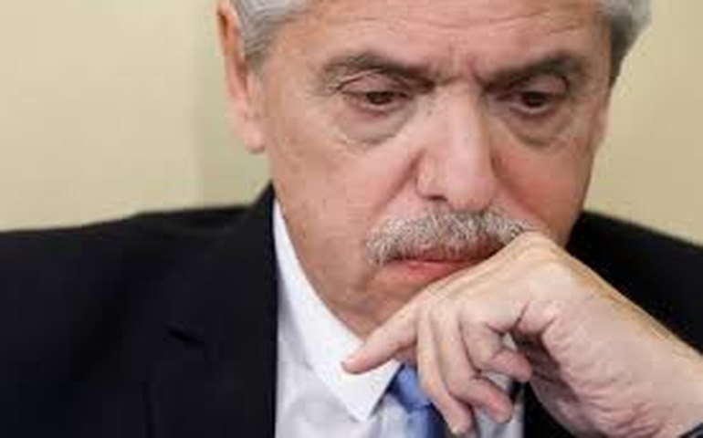 Ex-presidente Fernández é acusado na Argentina de violência e assédio por ex-primeira-dama