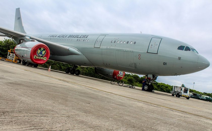 Sexto avião com brasileiros repatriados chega ao Rio de Janeiro