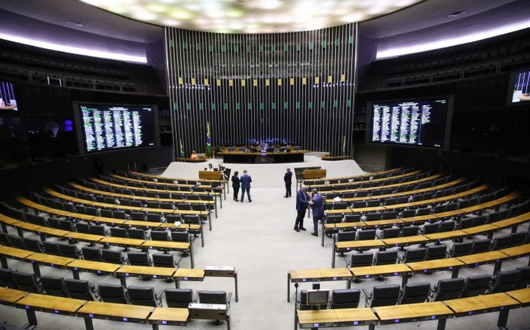 Câmara aprova critérios mais rígidos para identificação de chamadas de celular; acompanhe