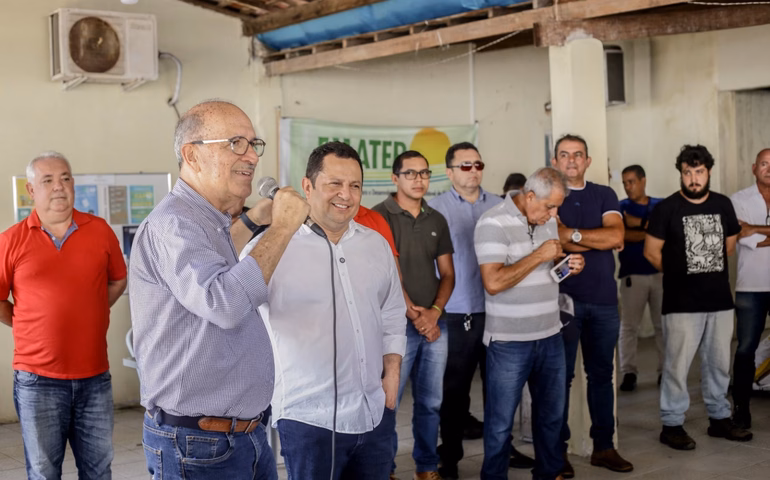 Programa Planta Alagoas entrega mais de quatro toneladas de sementes em Penedo