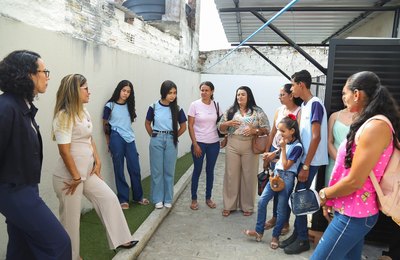 Casa da Mulher Alagoana recebe visita de estudantes de Palmeira dos Índios