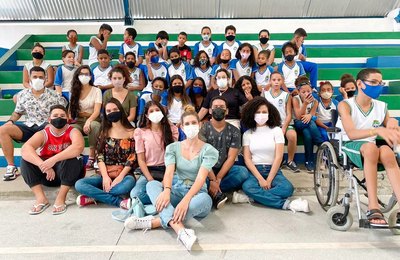 Alunos da Escola Municipal Maria José Carrascosa participam de oficina de fotografia