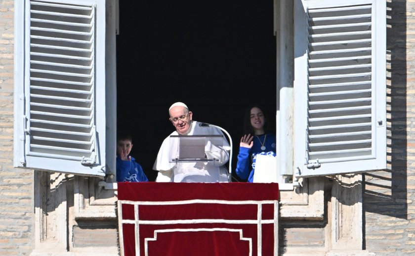 Papa critica 'espiral da morte' no Oriente Médio