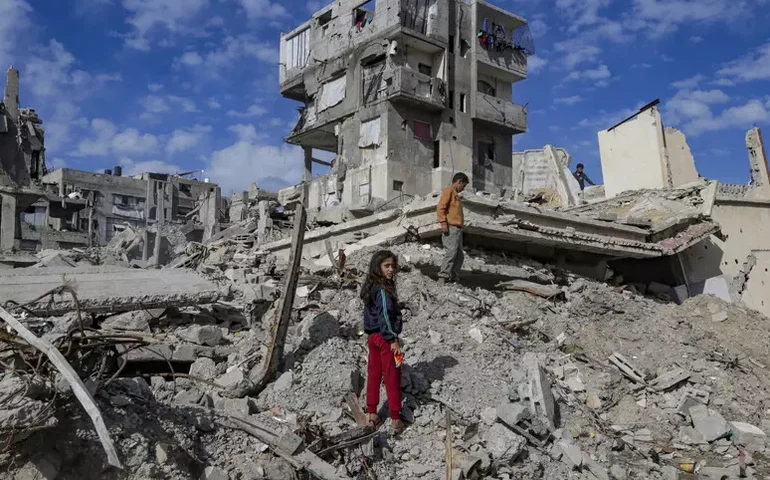 Restos mortais entregues pelo Hamas não são de reféns, diz Israel