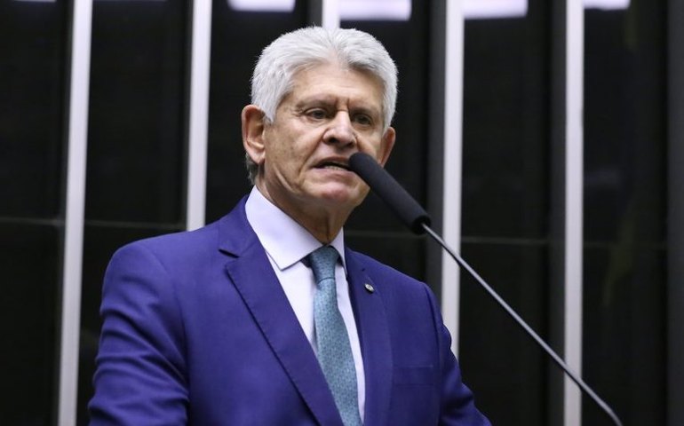 Comissão da Câmara aprova proibição de microesferas de plástico em cosméticos