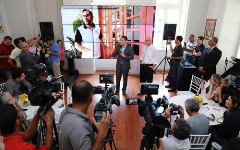 Governador faz balanço de gestão e anuncia mais investimentos