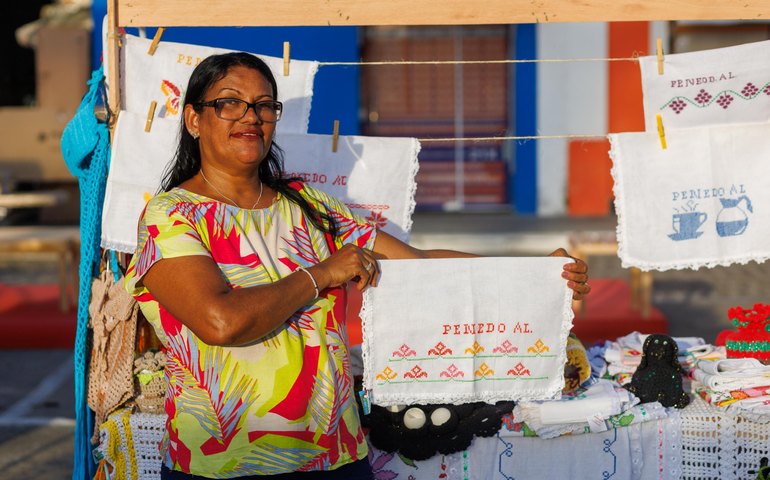 Com apoio do Governo de Alagoas, Feira de Cultura e Arte em Penedo celebra o Dia do Artesão