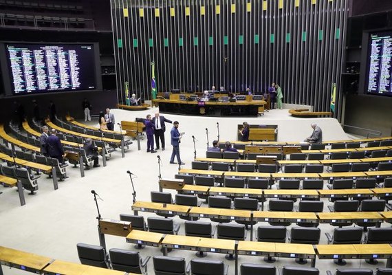 Deputados analisam PEC que dispensa sanções a partidos que não cumpriram cotas eleitorais; acompanhe