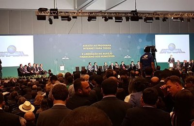 Em Brasília, prefeitos alagoanos assinam convênios do Internet para Todos e acompanham liberação da AFM  