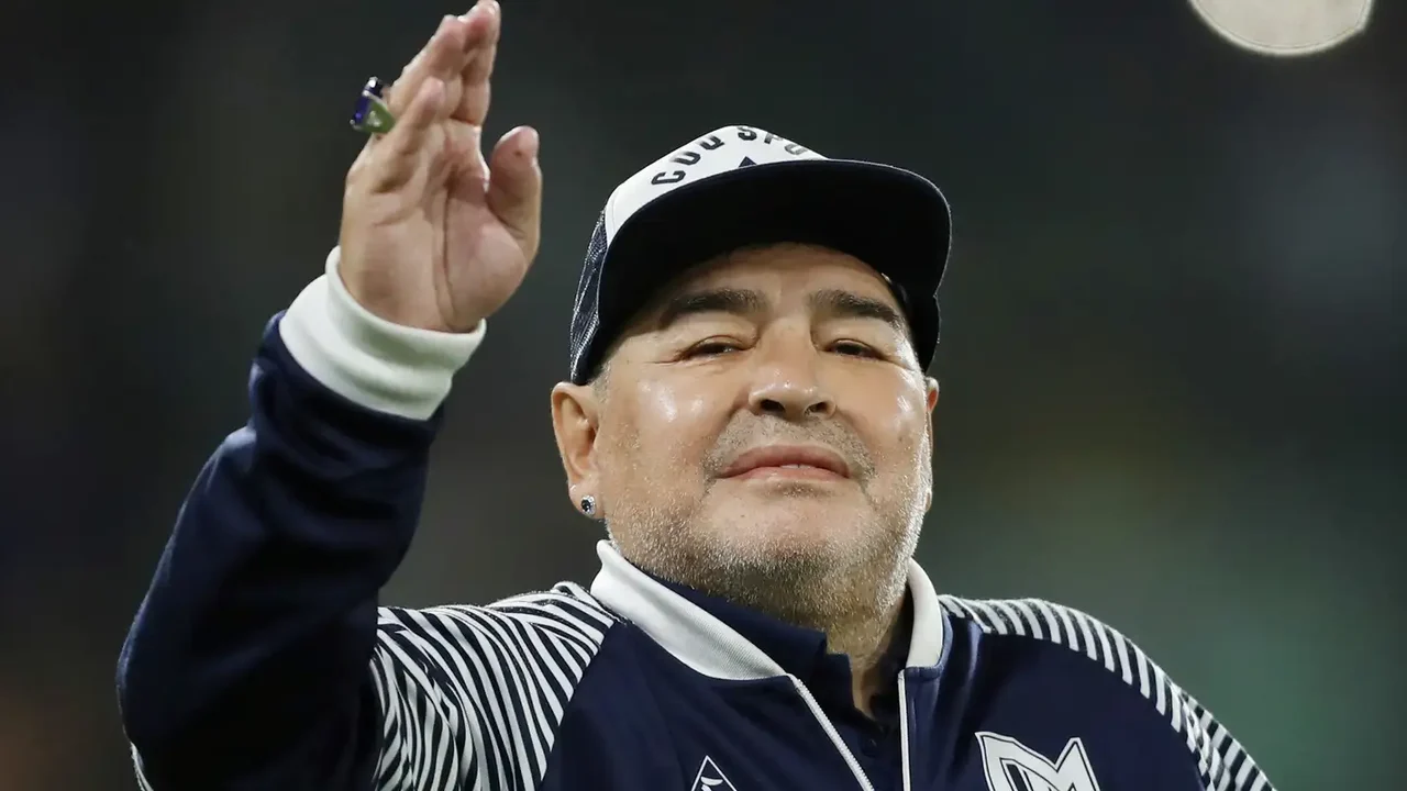 Novo julgamento pela morte de Maradona é marcado para março de 2026 na Argentina