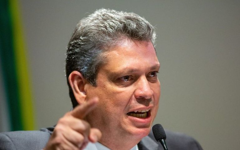 Após desgaste, Macêdo diz que deixa o governo para construir candidatura a deputado em 2026